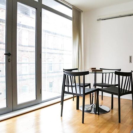 Serviced Apartment In Liverpool City Centre - Free Parking - Balcony - By Happy Days Exterior photo