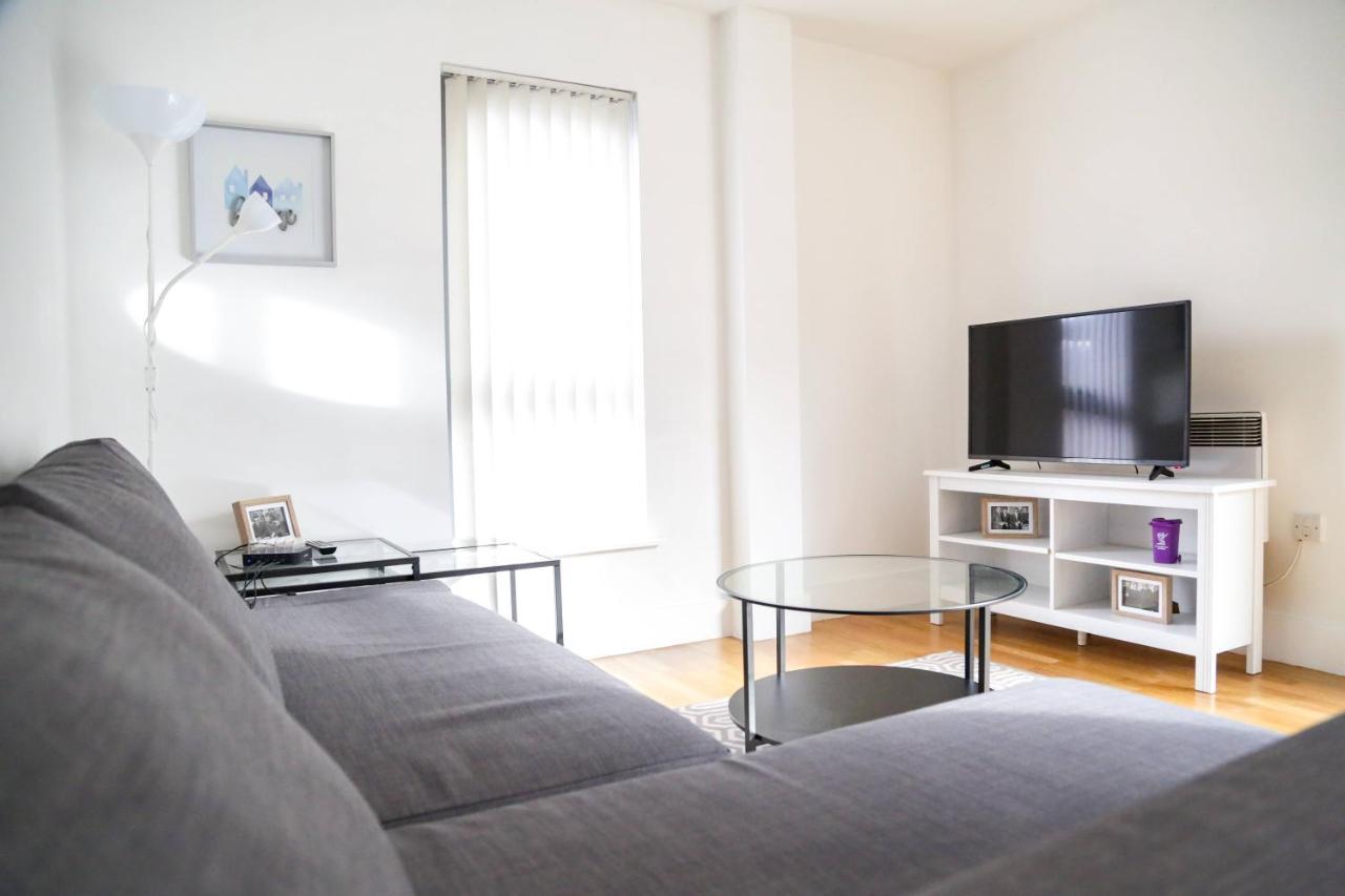 Serviced Apartment In Liverpool City Centre - Free Parking - Balcony - By Happy Days Exterior photo